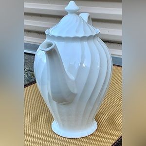 Vintage JOHNSON BROTHERS Snowhite Regency 9.5” Coffee Pot Caraffe England